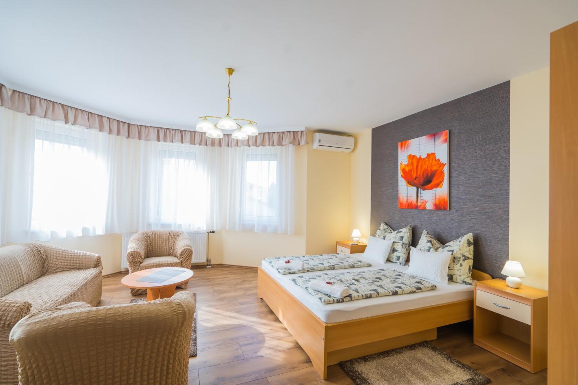 שיופוק Korponyi Villa מראה חיצוני תמונה