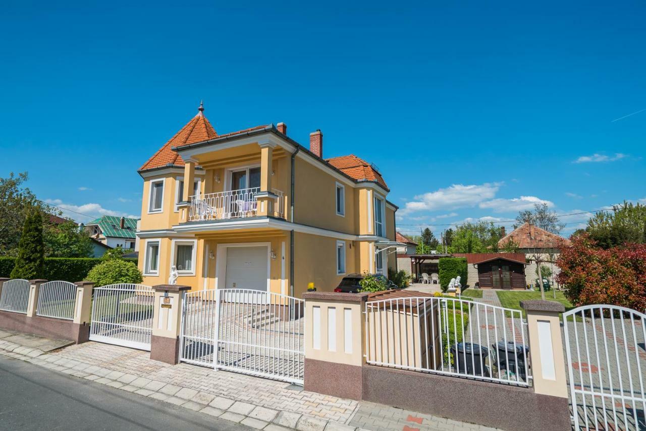שיופוק Korponyi Villa מראה חיצוני תמונה